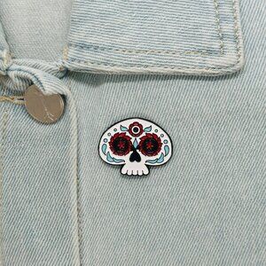 ✨Sugar Skull Enamel Pin Dia de Muertos Red & White Flowers Black Halloween New✨